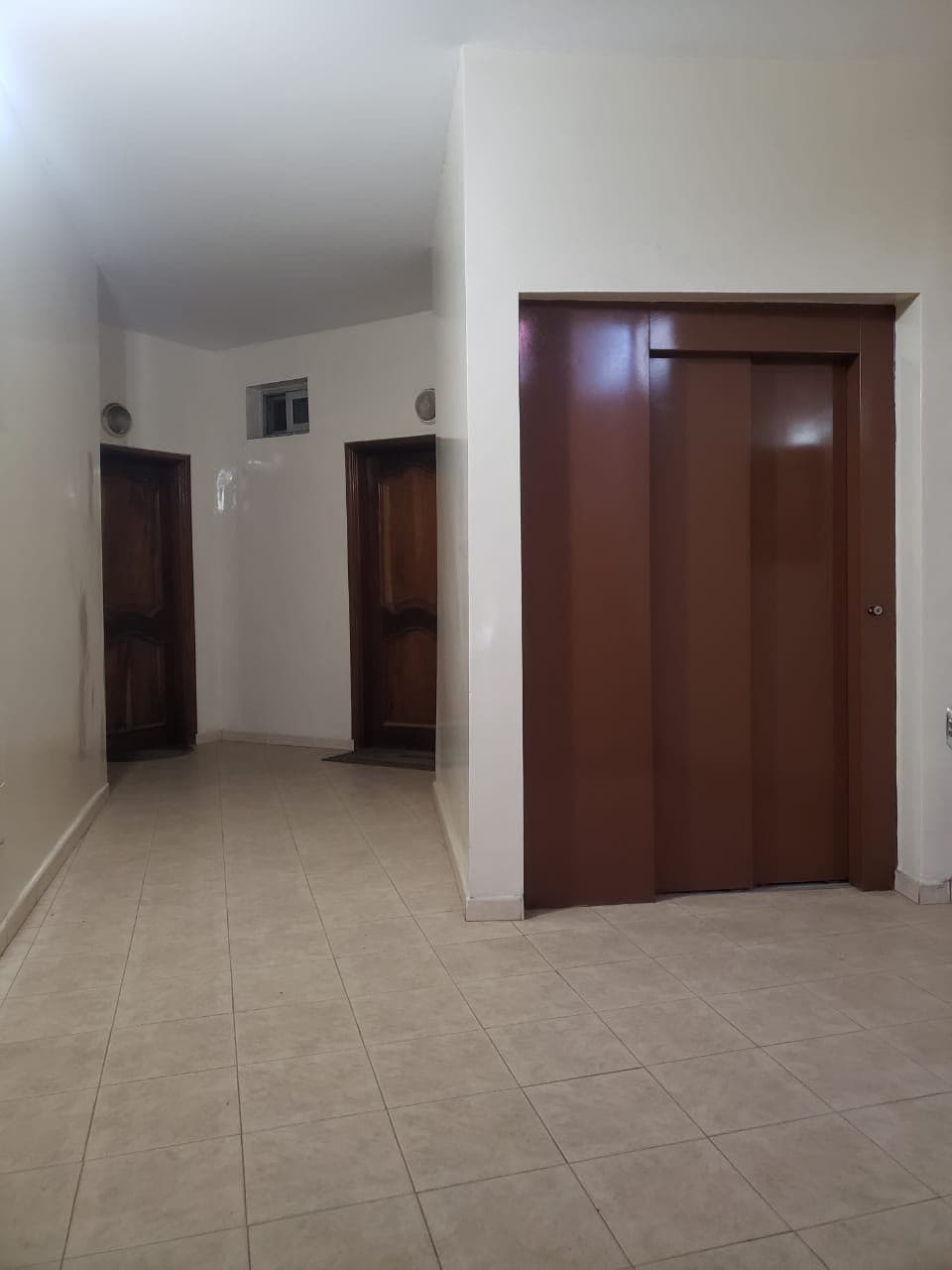 Photo de À VENDRE – IMMEUBLE DE 7 NIVEAUX DAKAR FOIRE