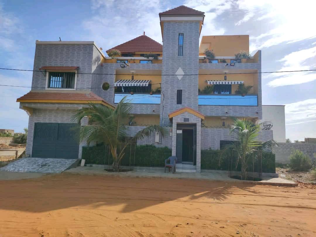 Photo de Villa R+1 à vendre à Malicounda Bambara Extension – Mbour
