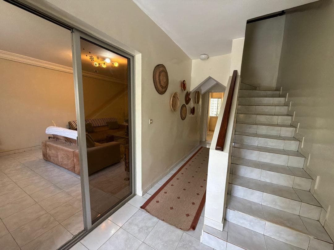 Photo de Villa à vendre à Sypres 2 – Dakar