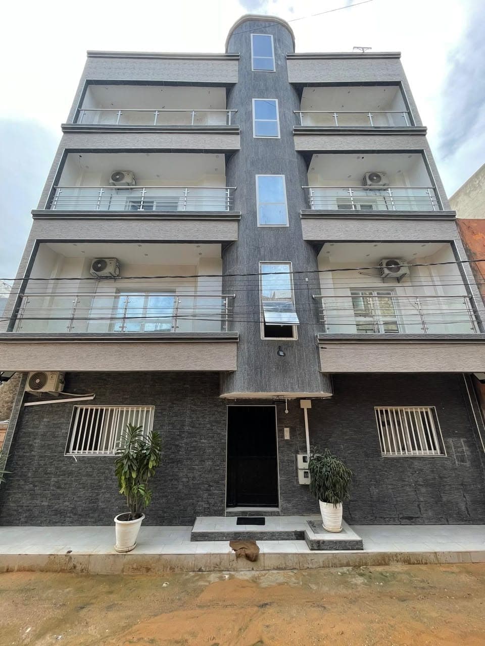 Photo de Immeuble R+4 à vendre ou à louer à Ngor Almadies