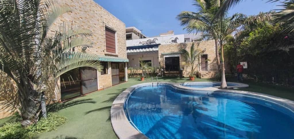 Photo de Villa de prestige à vendre à Fann Résidence – Dakar