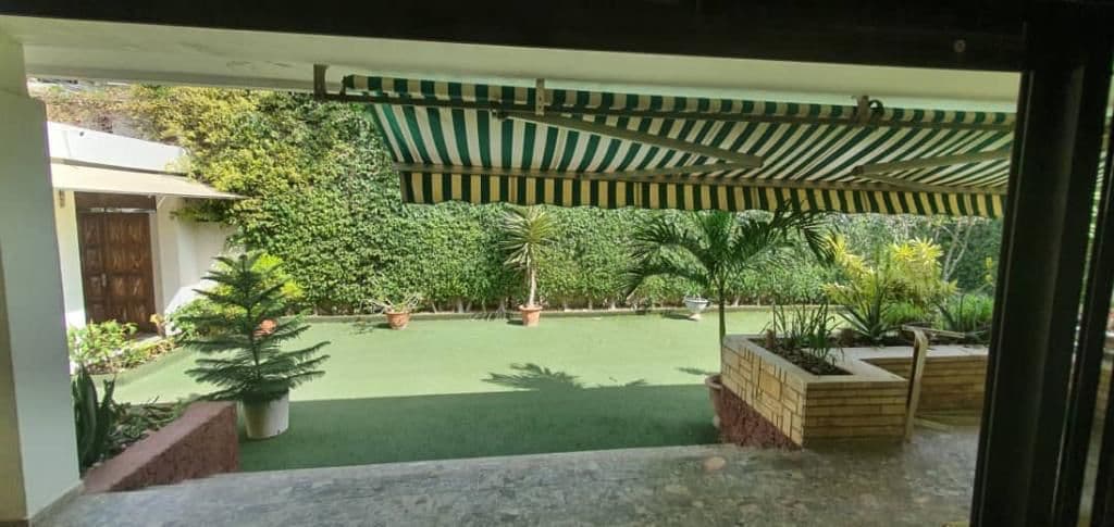 Photo de Villa de prestige à vendre à Fann Résidence – Dakar