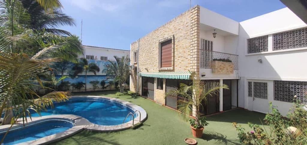 Photo de Villa de prestige à vendre à Fann Résidence – Dakar