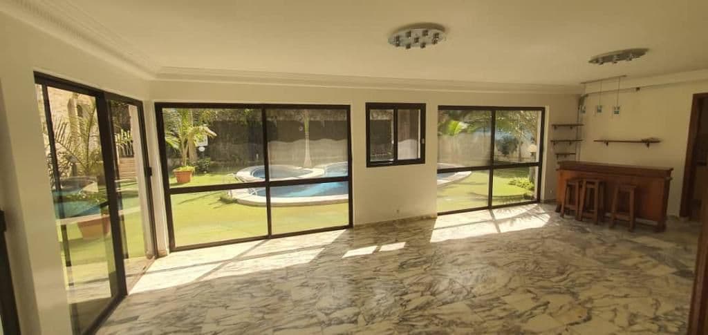 Photo de Villa de prestige à vendre à Fann Résidence – Dakar