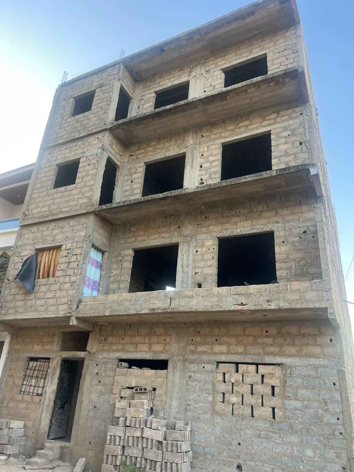 Photo de À VENDRE – CITÉ APIX | PROJET D’IMMEUBLE R+5