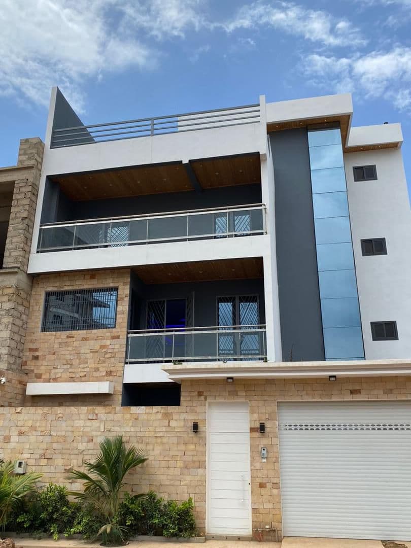 Photo de Villa de Prestige R+3 avec Piscine – Les Almadies