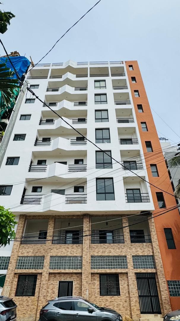 Photo de Immeuble R+9 à vendre – Point E, Dakar