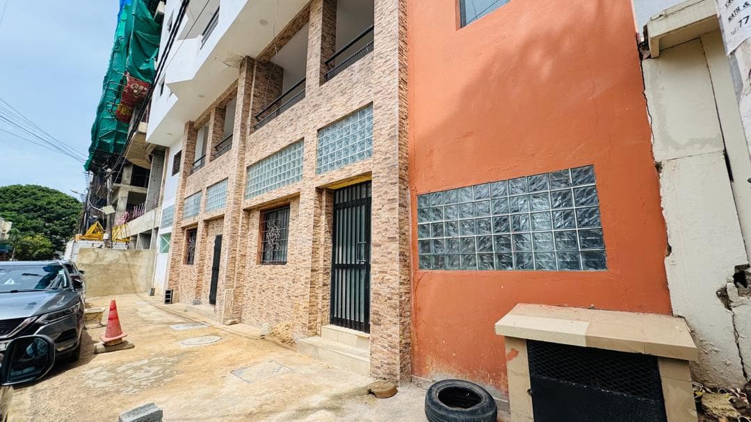 Photo de Immeuble R+9 à vendre – Point E, Dakar