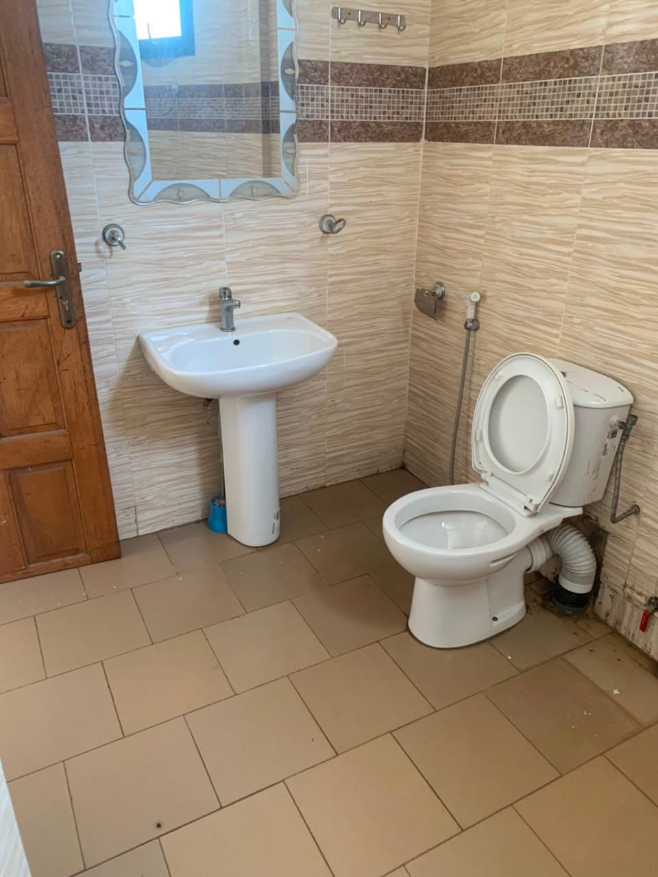 Photo de Immeuble R+9 à vendre – Point E, Dakar