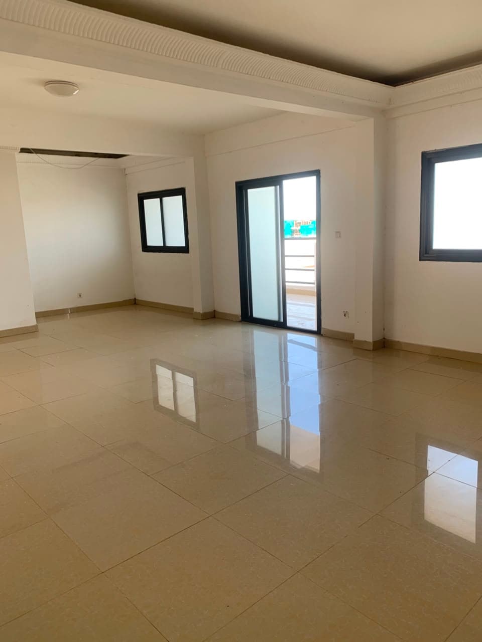 Photo de Immeuble R+9 à vendre – Point E, Dakar