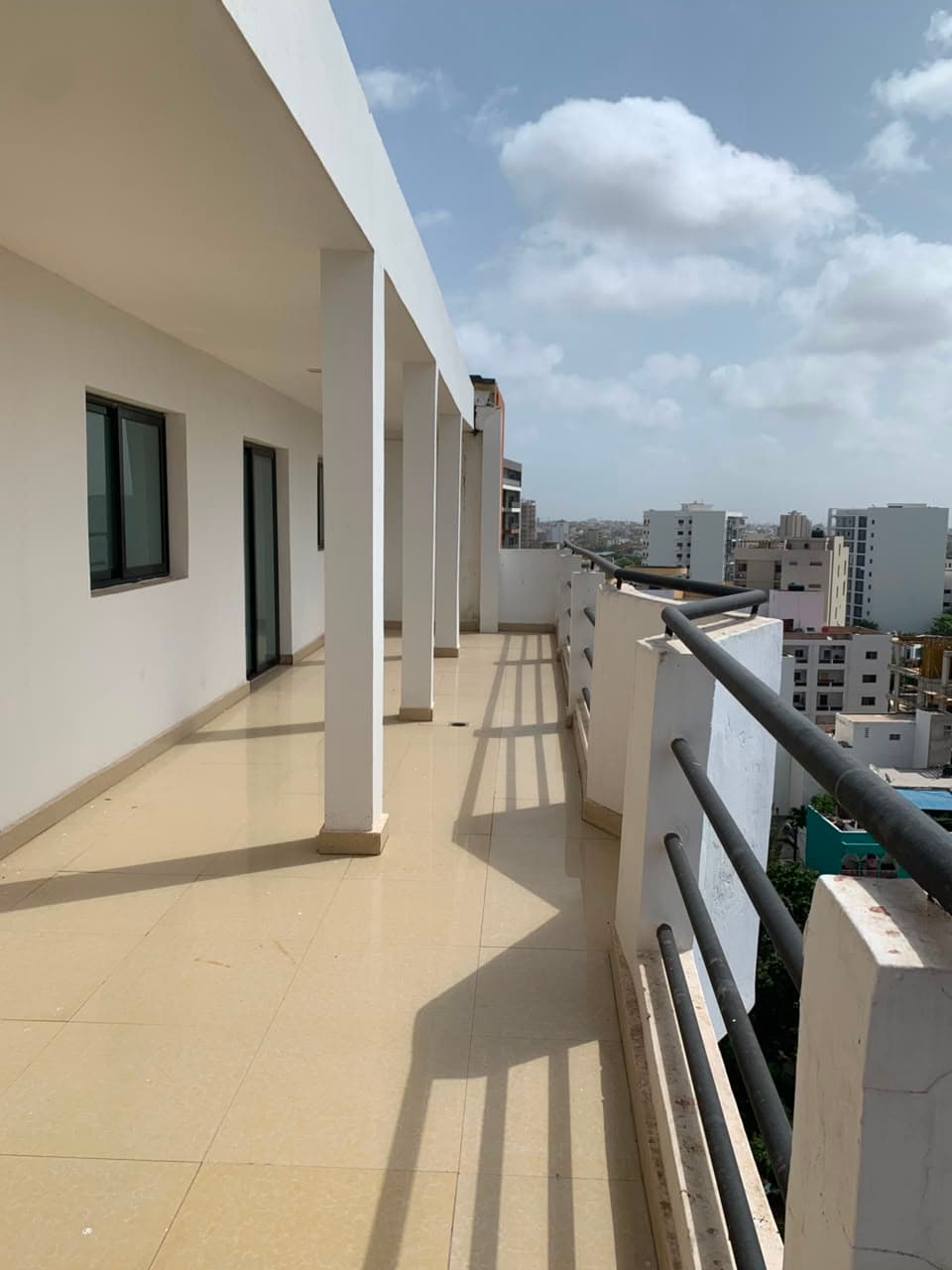 Photo de Immeuble R+9 à vendre – Point E, Dakar